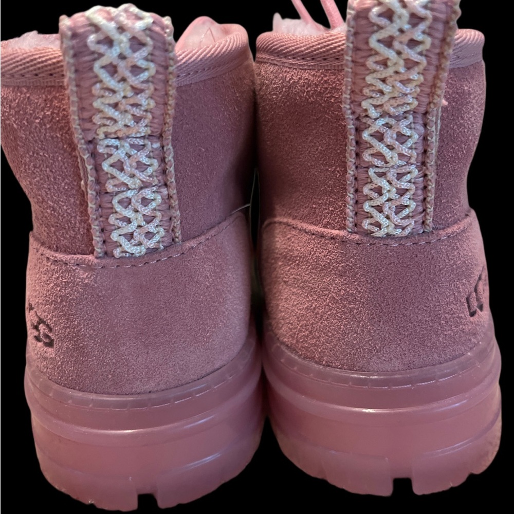 UGG (NWOB) Neumel Pink Suede Chukka Clear Sole Ankle Boots
Never worn - Picture 2 of 6